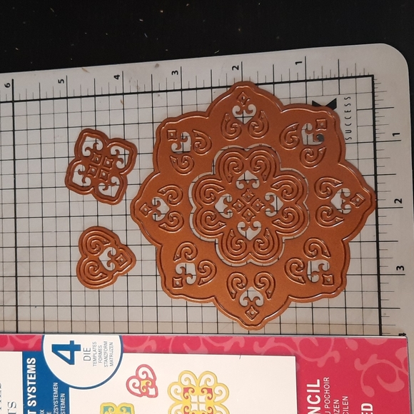 Renaissance Hearts Shapabilities Die Cutting set of 4 - Picture 2 of 3